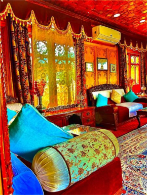 Crown Of India Group Of Houseboats